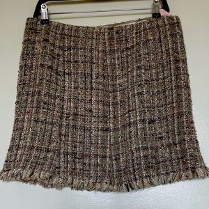 Avenue Montaigne tweed boucle skirt w/gold, red, green threads woven. Size 4 NWT